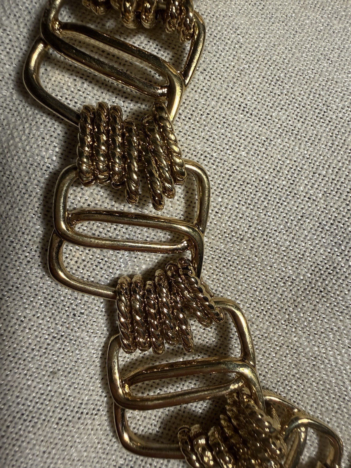#6 Gold Tone Oval Link Collar Chain Necklace Box Clasp Signed KJL 18” No Stone