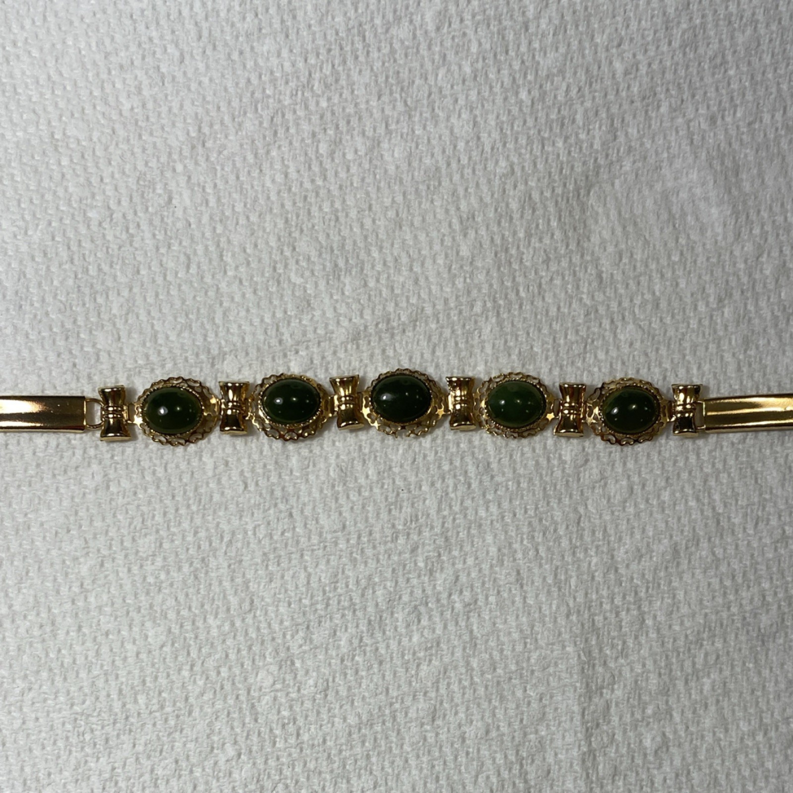 Gold-Tone Bar Link Chain Jade Bracelet Box Clasp Green Oval Cabochon Bezel 5