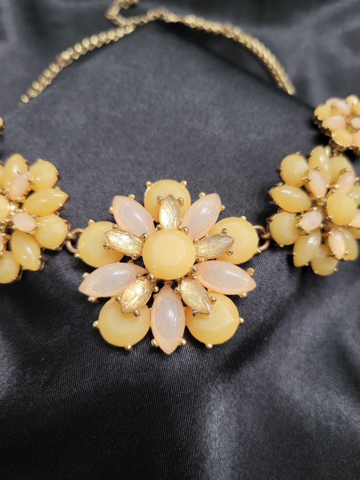 Vintage Style Peach & Pink Floral Cluster Statement Necklace Gold Tone Bib Resin