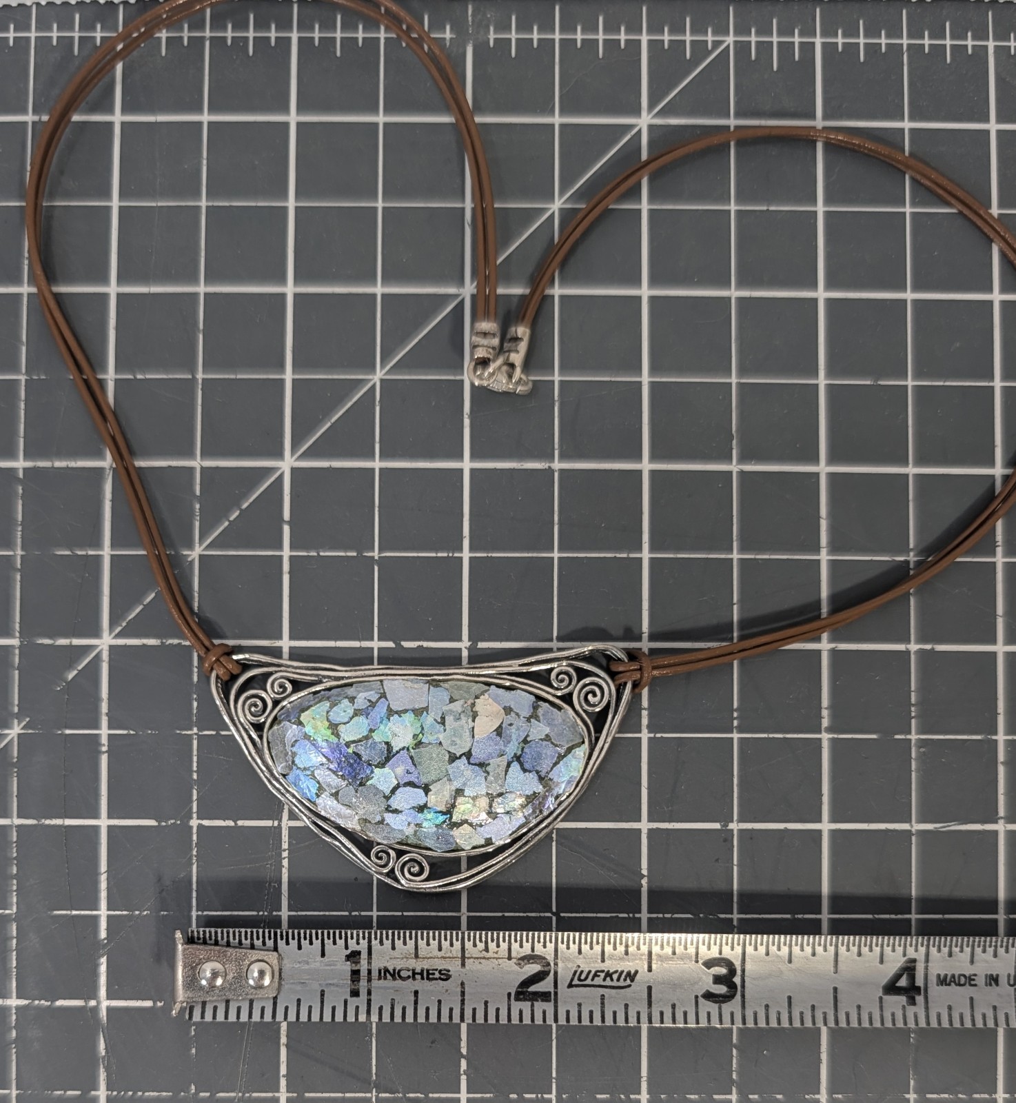 ** (NOS) Noa Zuman Freeform Roman Glass Leather Drop Necklace (~17g) AR-37