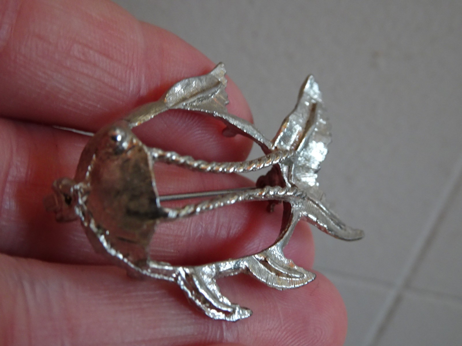 Fat Fish Rhodium Silver Plated Brooch 18x25mm Pronged Mount (pkg 12) 0166