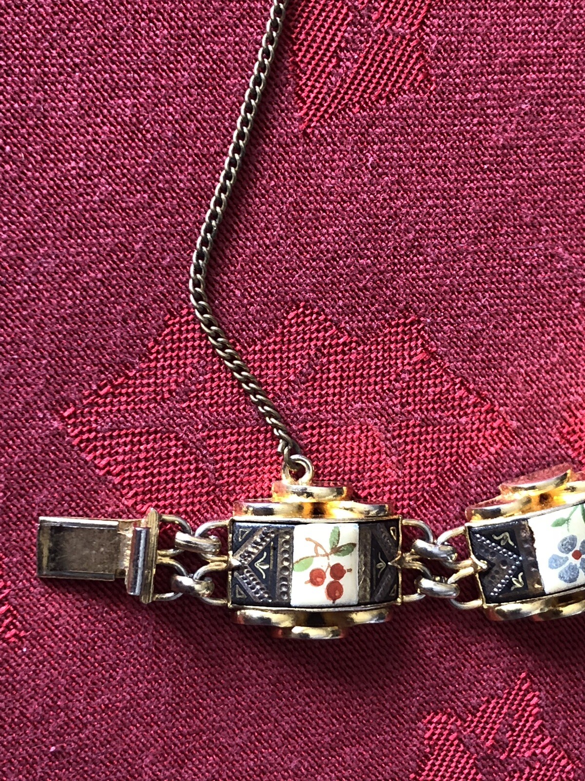 Ladies Bracelet w/ Enamelware & Fantastic Detail – Nice Clasp w/ Safety Chain