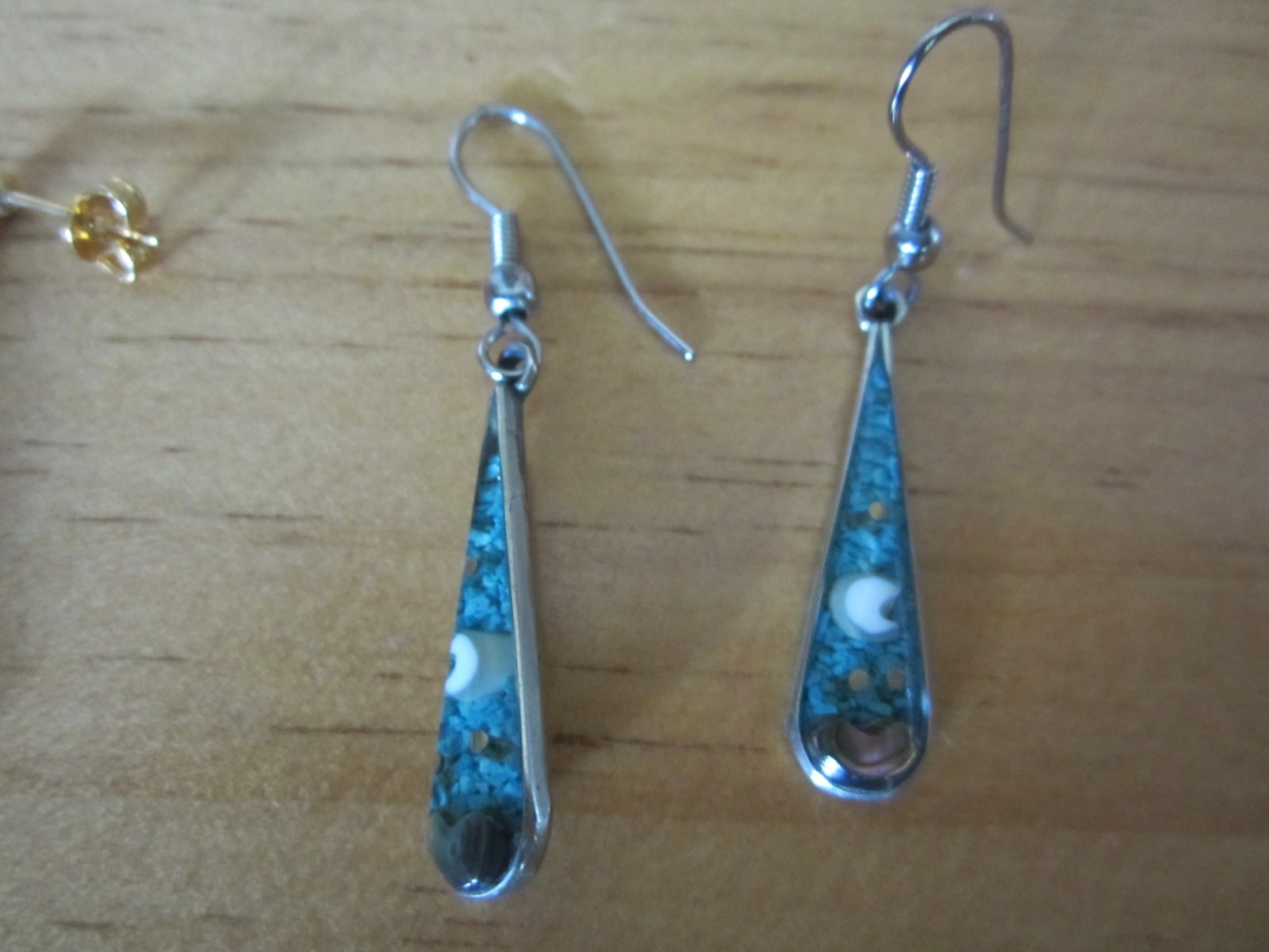 5 Pairs of Earrings of Various Designs (1 indicates 900 Silver, 1 Alpaca Mexico)