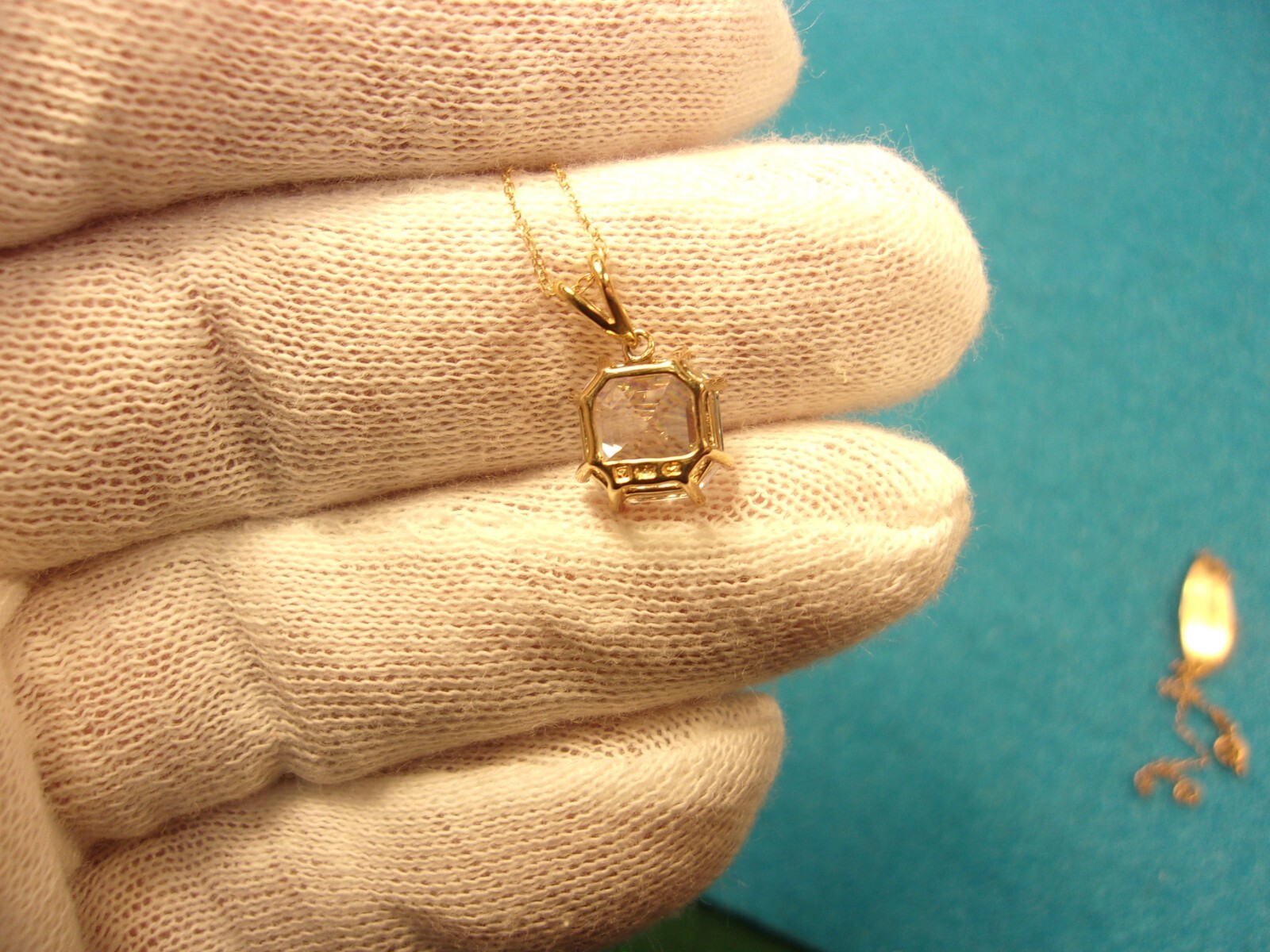 NEAR MINT LADY’S 10K YELLOW GOLD ASSCHER? CUT CZ PENDANT & 20″ GOLD NECKLACE
