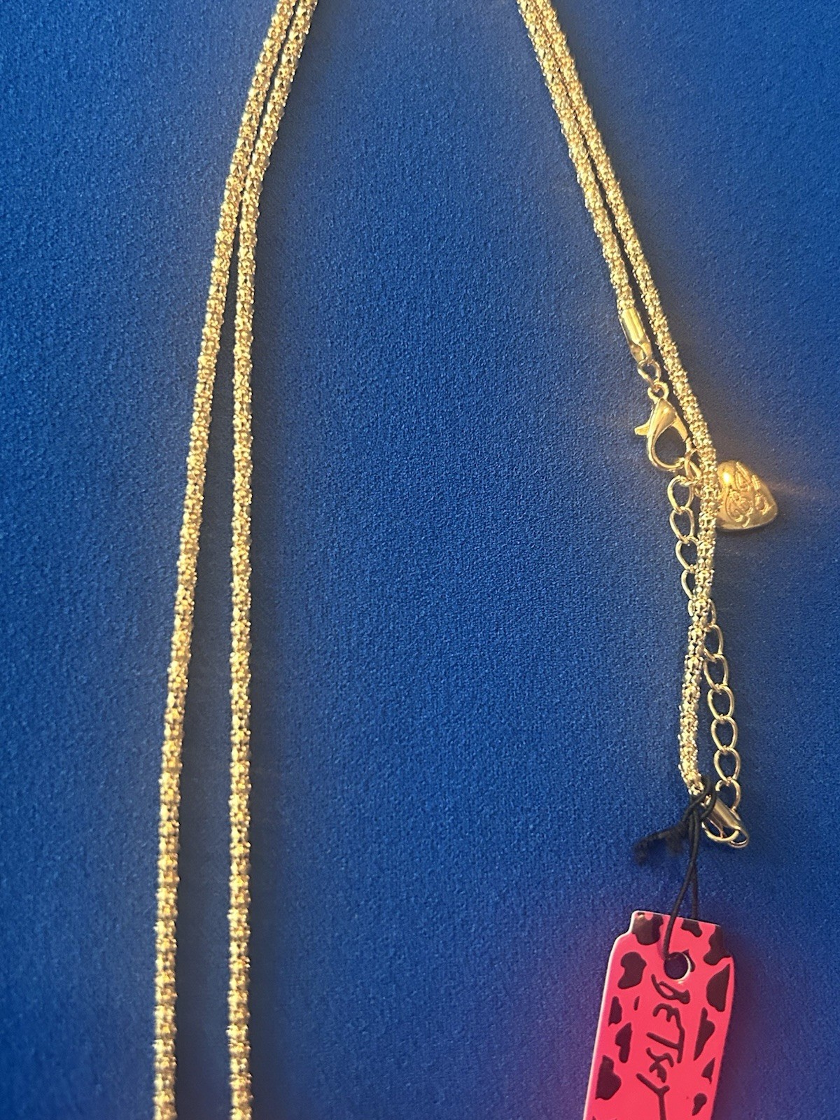 NWT BETSY JOHNSON Gold Tone Pendant Necklace – Rose And Pearl Design
