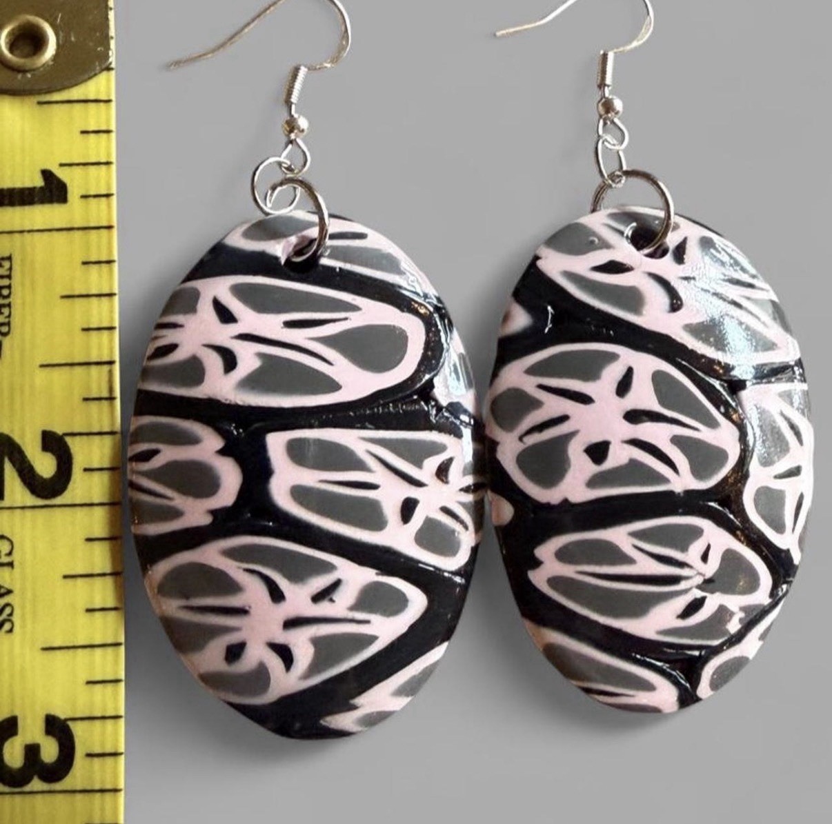 Black & Pink Art Pattern Oval Dangle Drop Hook Earrings – No Stone