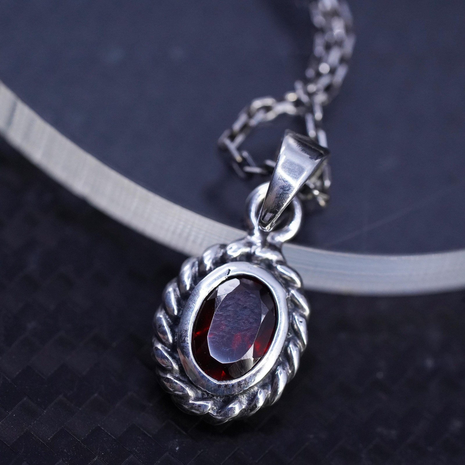 19” 1mm, vintage sterling silver 925 circle chain necklace oval garnet pendant