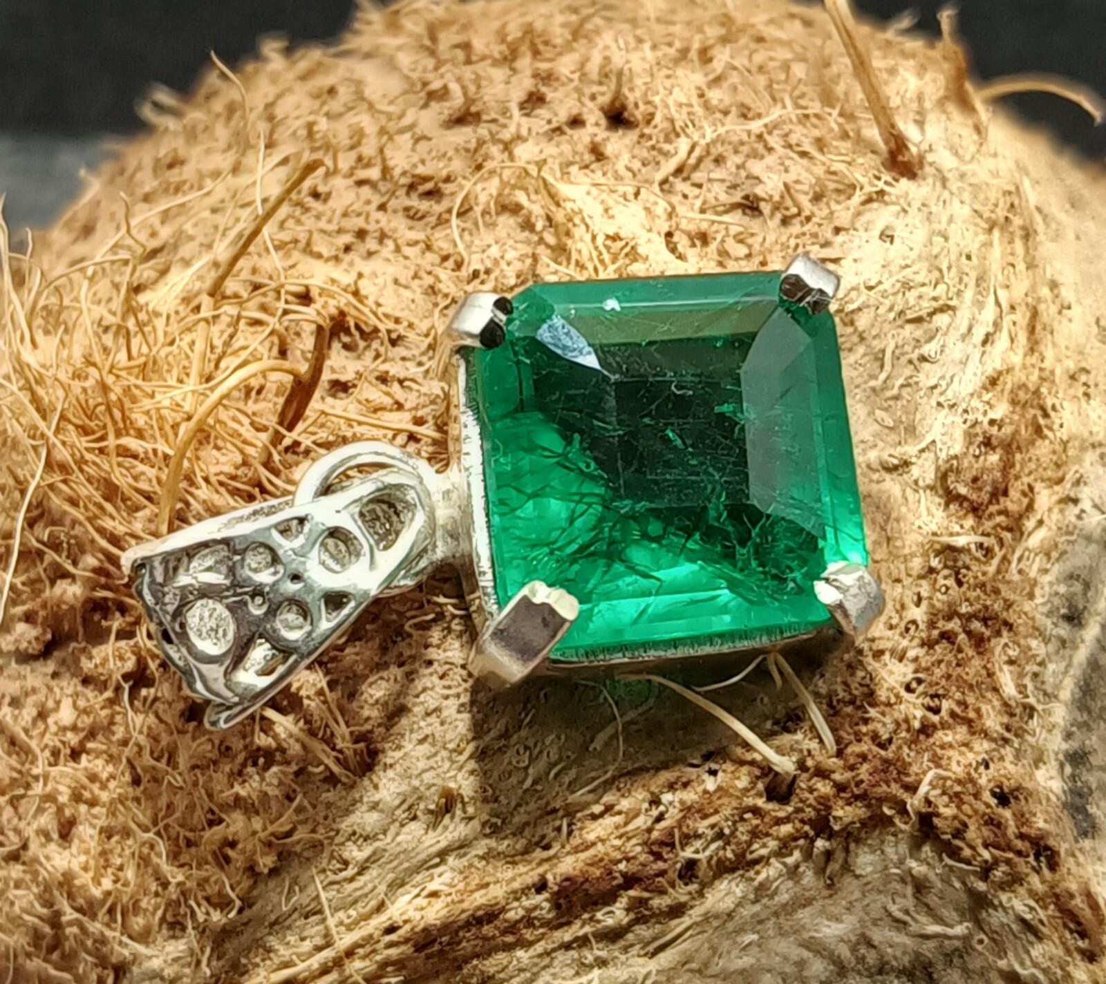 Certified 23.65Ct Stunning Emerald 925 Solid Silver Asscher Cut Pendant Gemstone