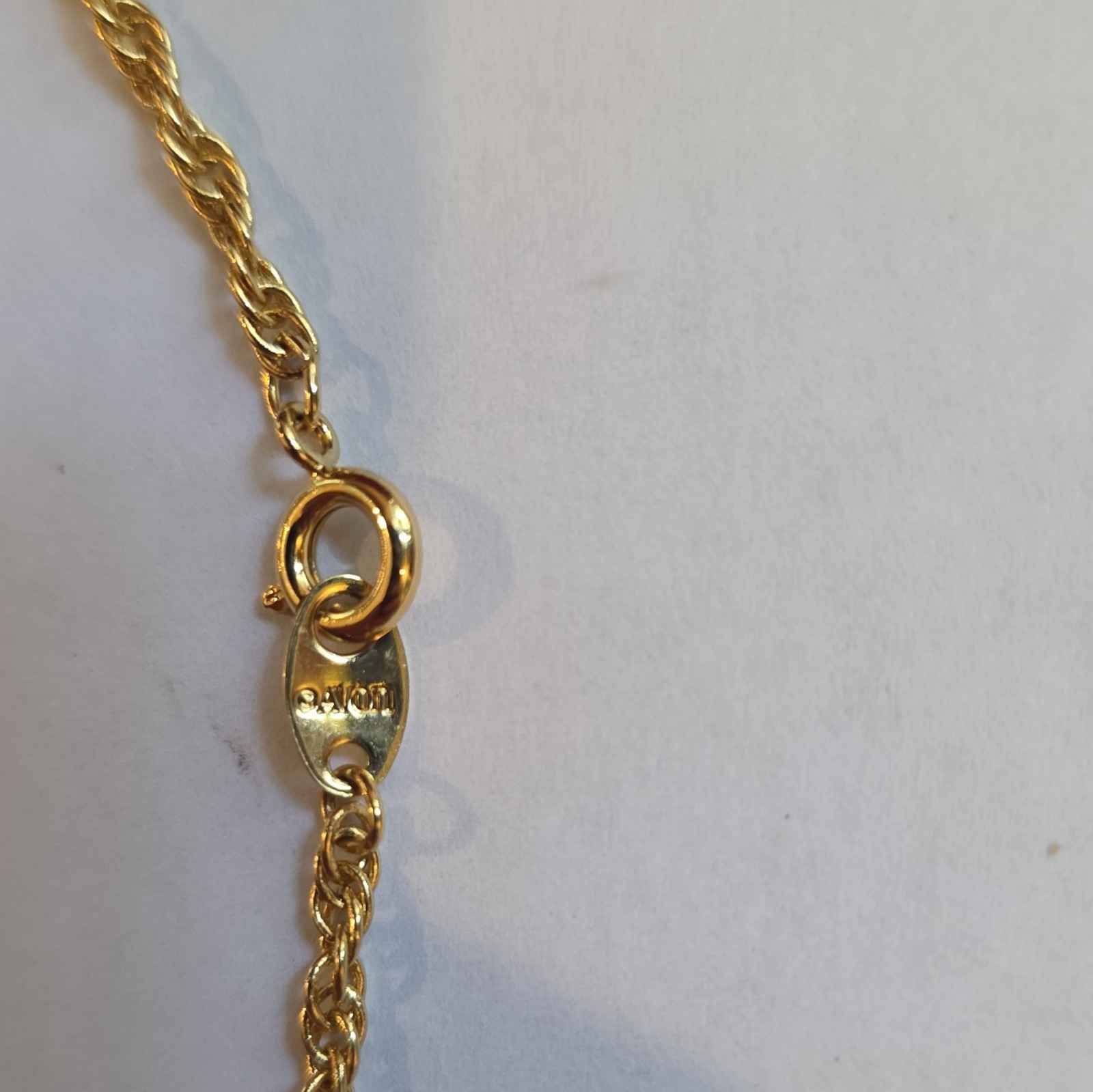 Avon Gold Tone Rope Chain Necklace Round Clear Glass Magnifier Swan Pendant