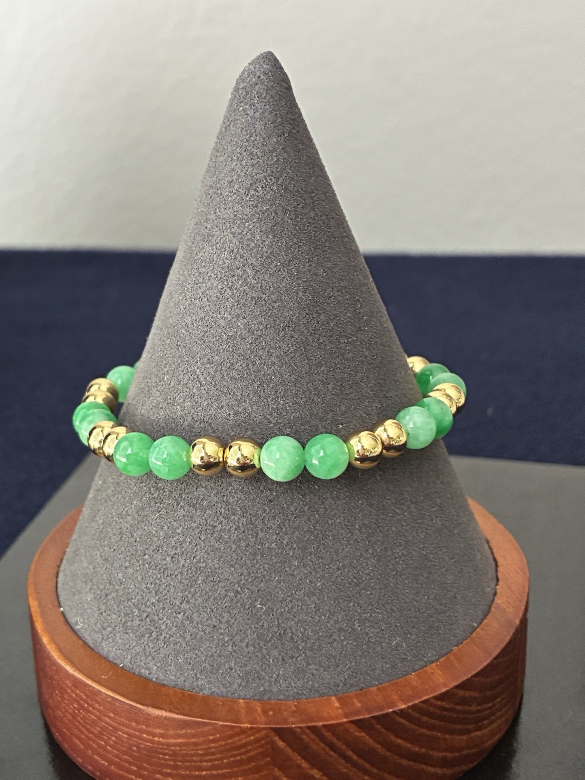 Green Stone Round Beaded Stretch Bracelet Gold Tone Spacer Beads