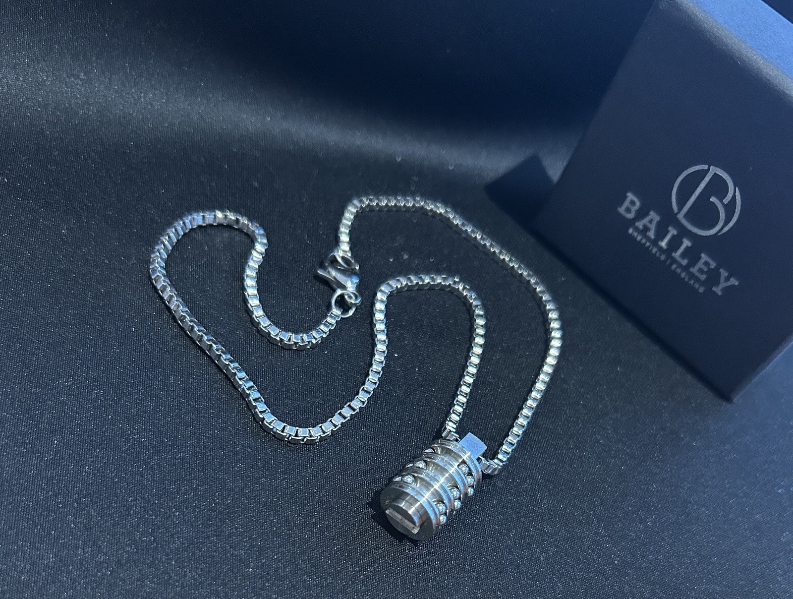 BAILEY OF SHEFFIELD-Stainless Steel CABLE Bracelet & Pendant Converter Necklace