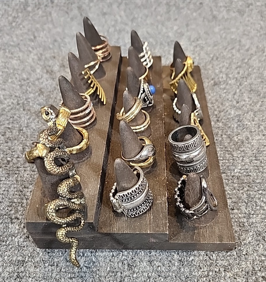Jewelry 18 Rings Egyptian Theme Adjusts Sized Stretch See Description Lot #219