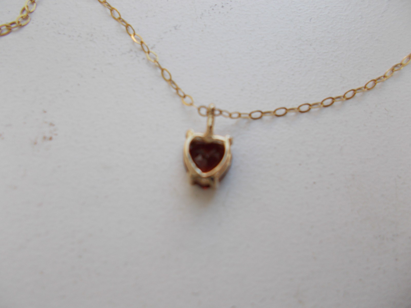 9K GOLD NECKLACE WITH 40CM CHAIN & SMALL RED STONE HEART SHAPE PENDANT WT 0.9G