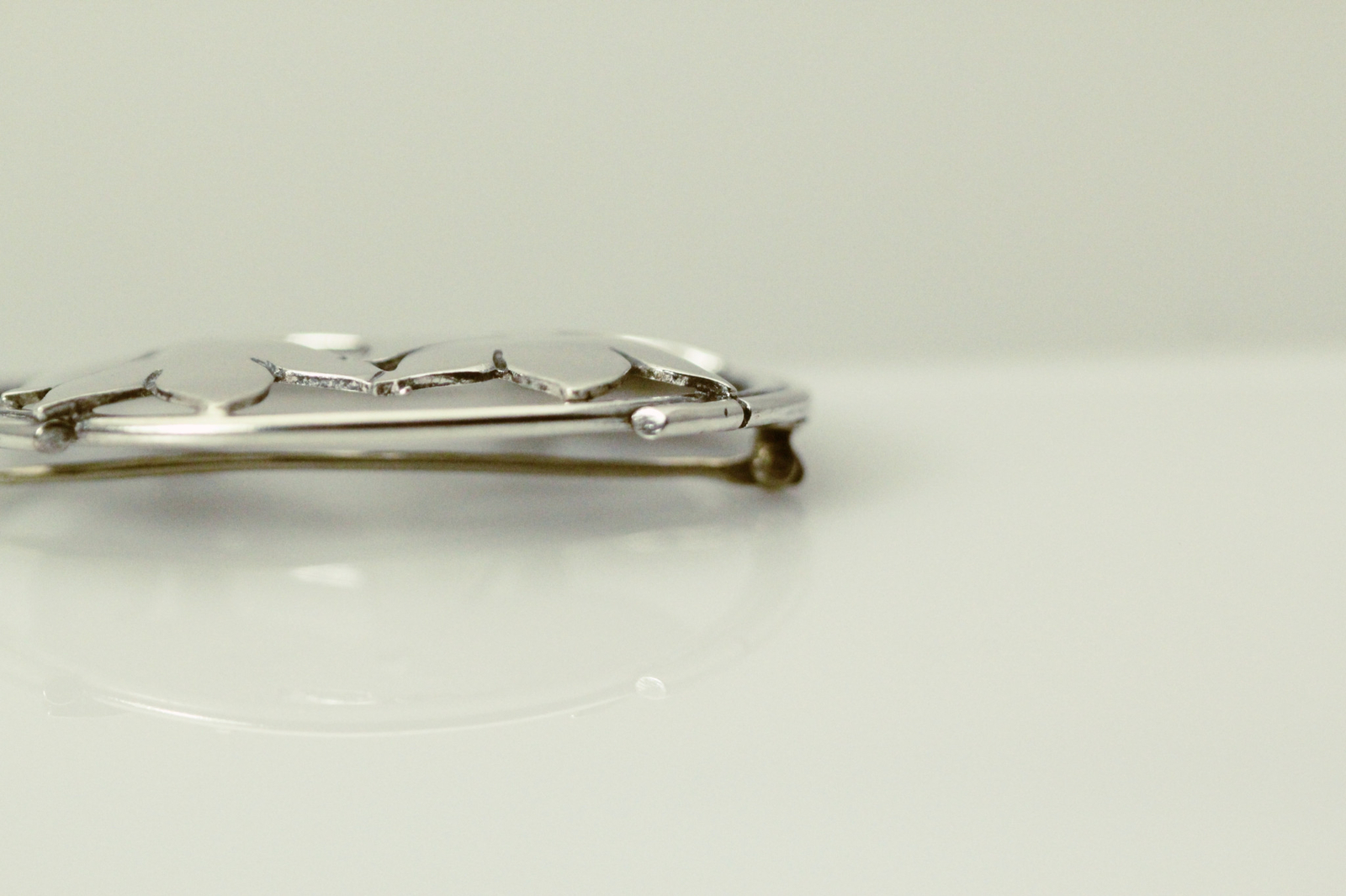 925 Sterling Silver Vintage Oval Floral Brooch Signed NT 9.1 Grams (PEN9766)