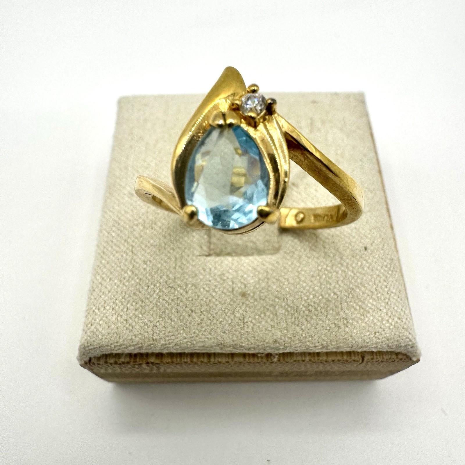 Pear Shaped Blue Crystal & CZ Ring Gold Plated Size 9 Stamped Elegant Jewelry