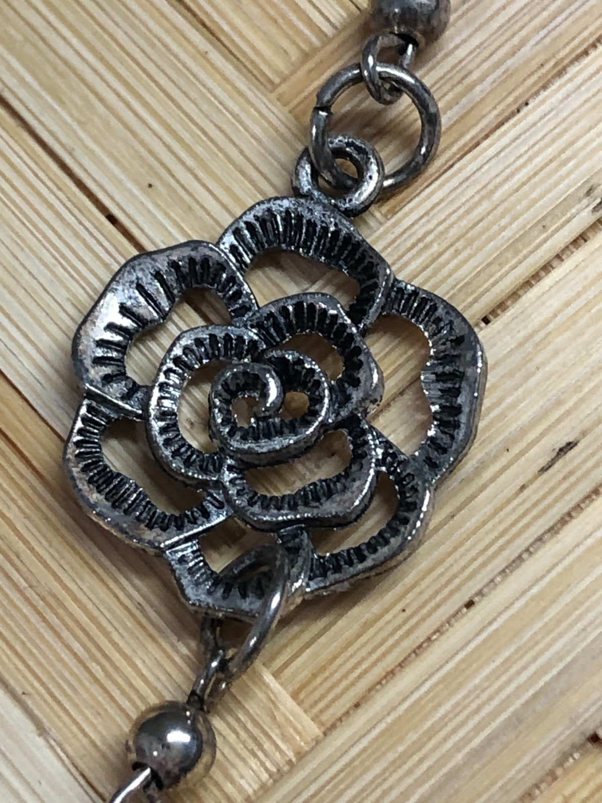 Silver Tone Lasercut Rosebud Rose Link Necklace Box Chain 18″ w/ 2.5″ Extender