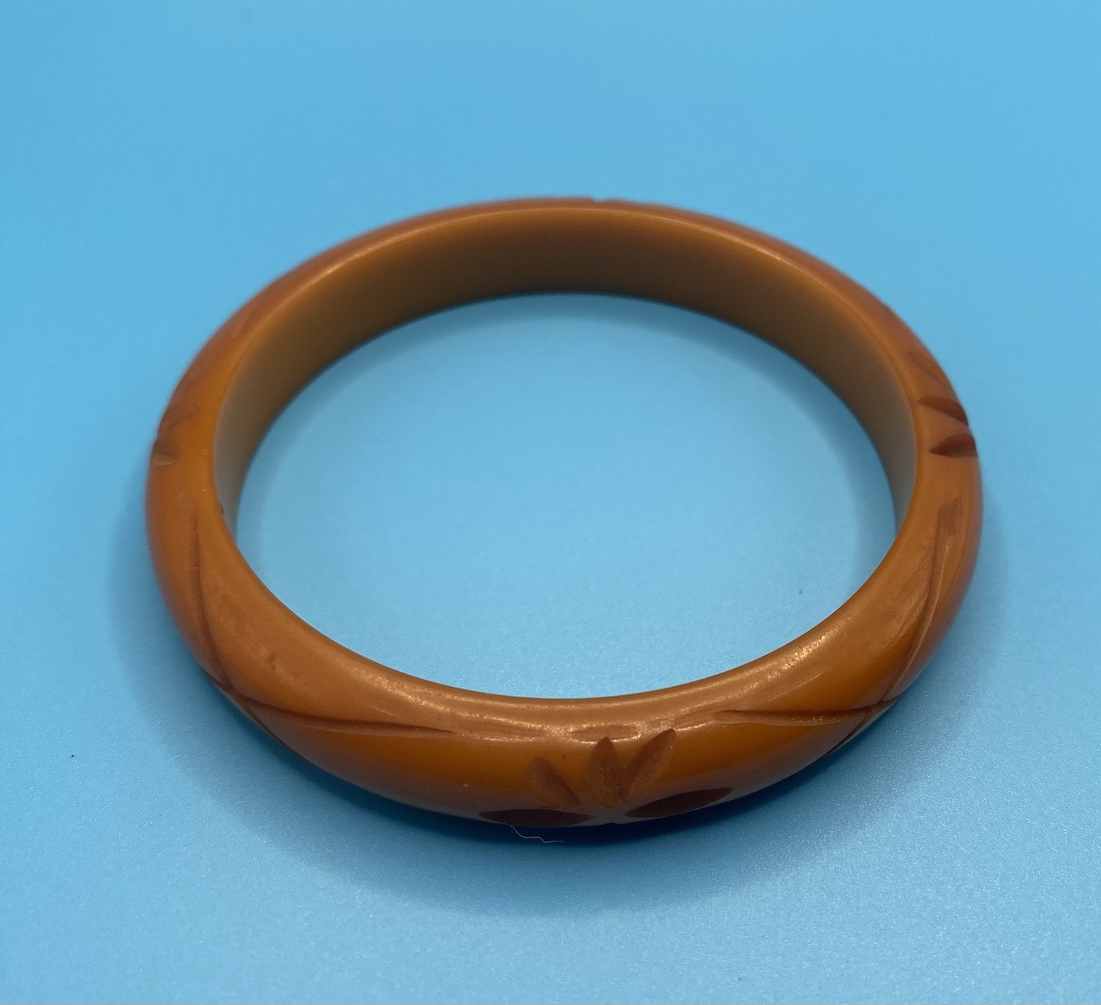 Carved Bakelite Pumpkin Bangle Bracelet, Round Shape, 3 in Length, No Stone