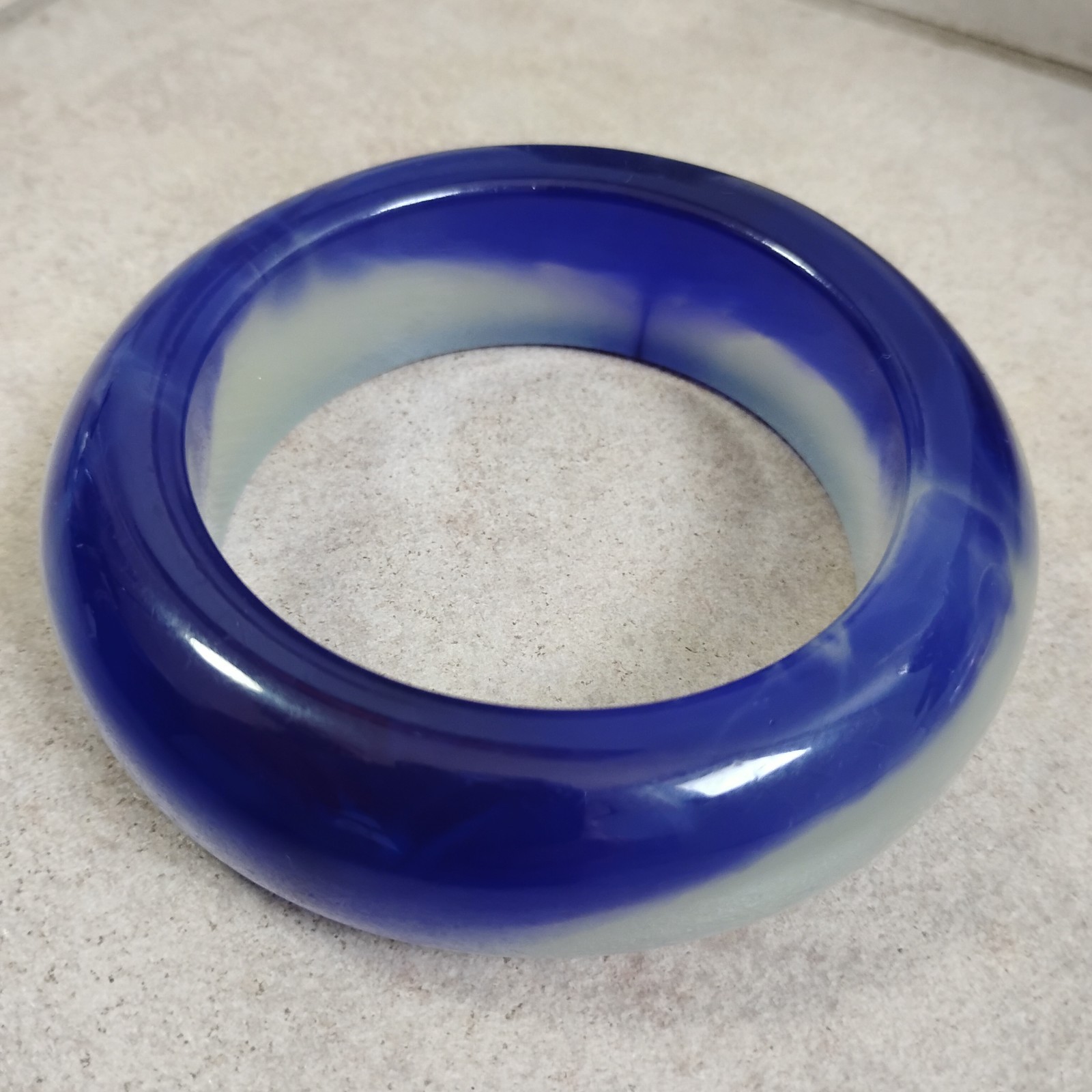 Sz 7.5 Blue Drip Chunky Resin Plastic Bangle Bracelet Two Tone New