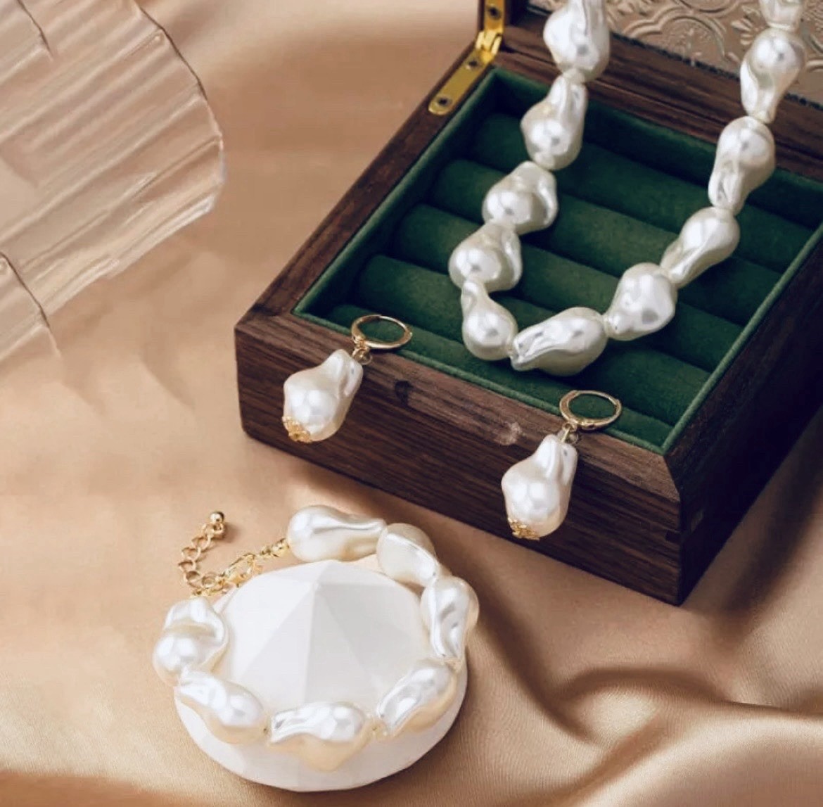 Freshwater Imitation Baroque Pearl Necklace and Earring Set – White