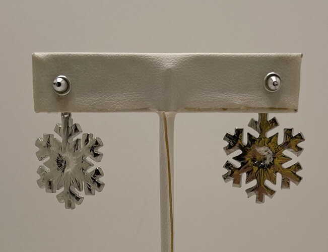 Snowflake Textured Silver Tone Glitter Rhinestone Center Stud EarringsUnmarked