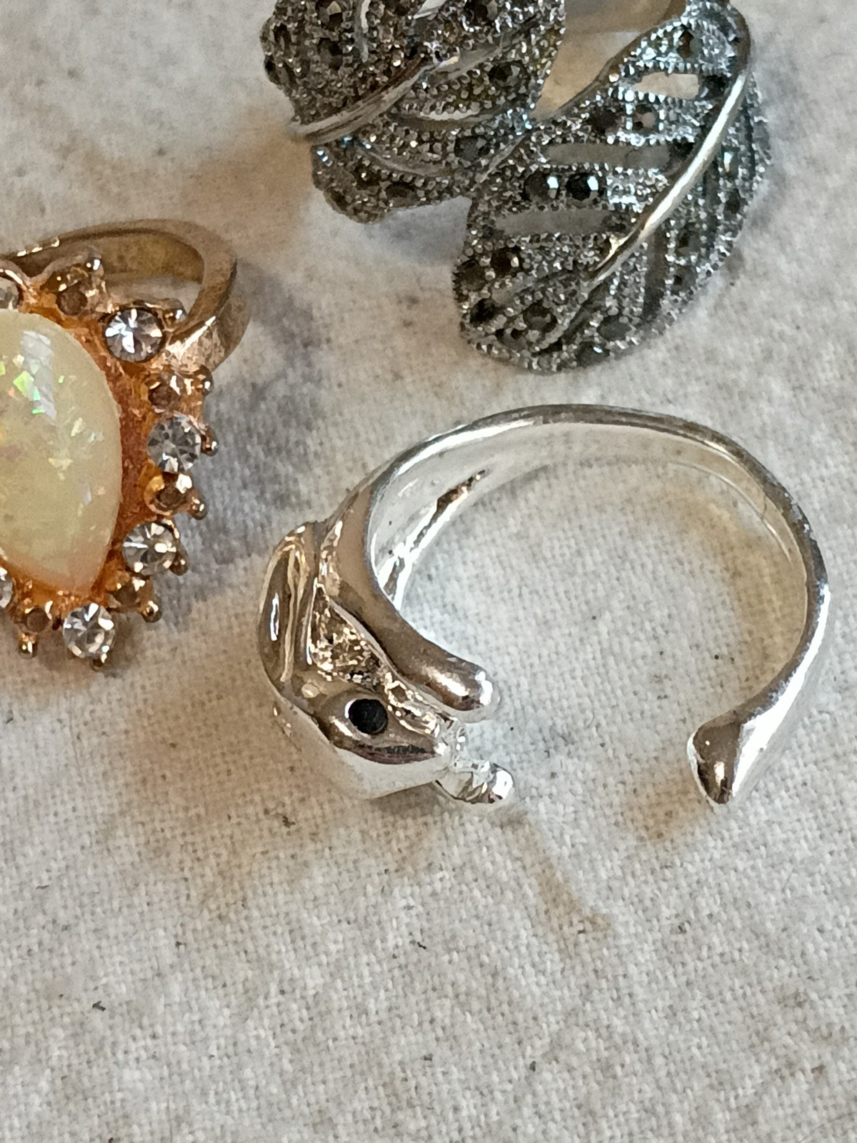 Lot Of Various Sized Fashion Rings Sz 3.5, 5, 6, 7, 8 Bag 0164 D17
