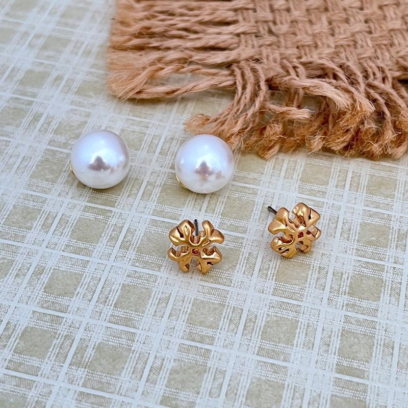 New Burch T logo & Pearl earrings with Jewelry Pouch Size:1.1*1.1cm