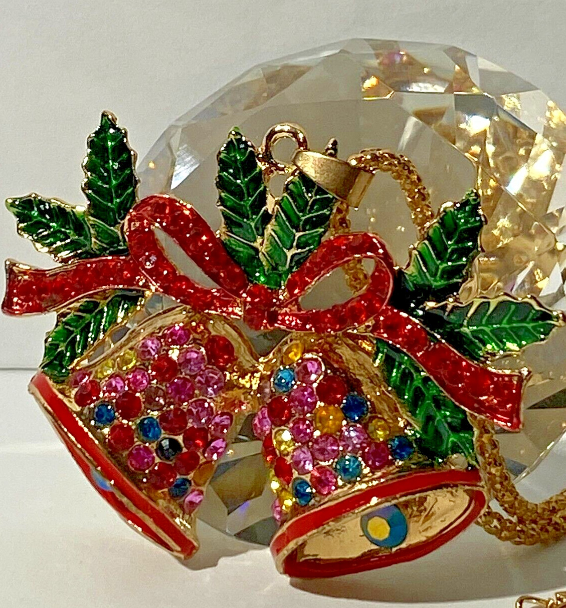 BETSEY JOHNSON CHRISTMAS BELLS MULTICOLOR CRYSTALS BOW HOLLY LEAVES GOLD PENDANT
