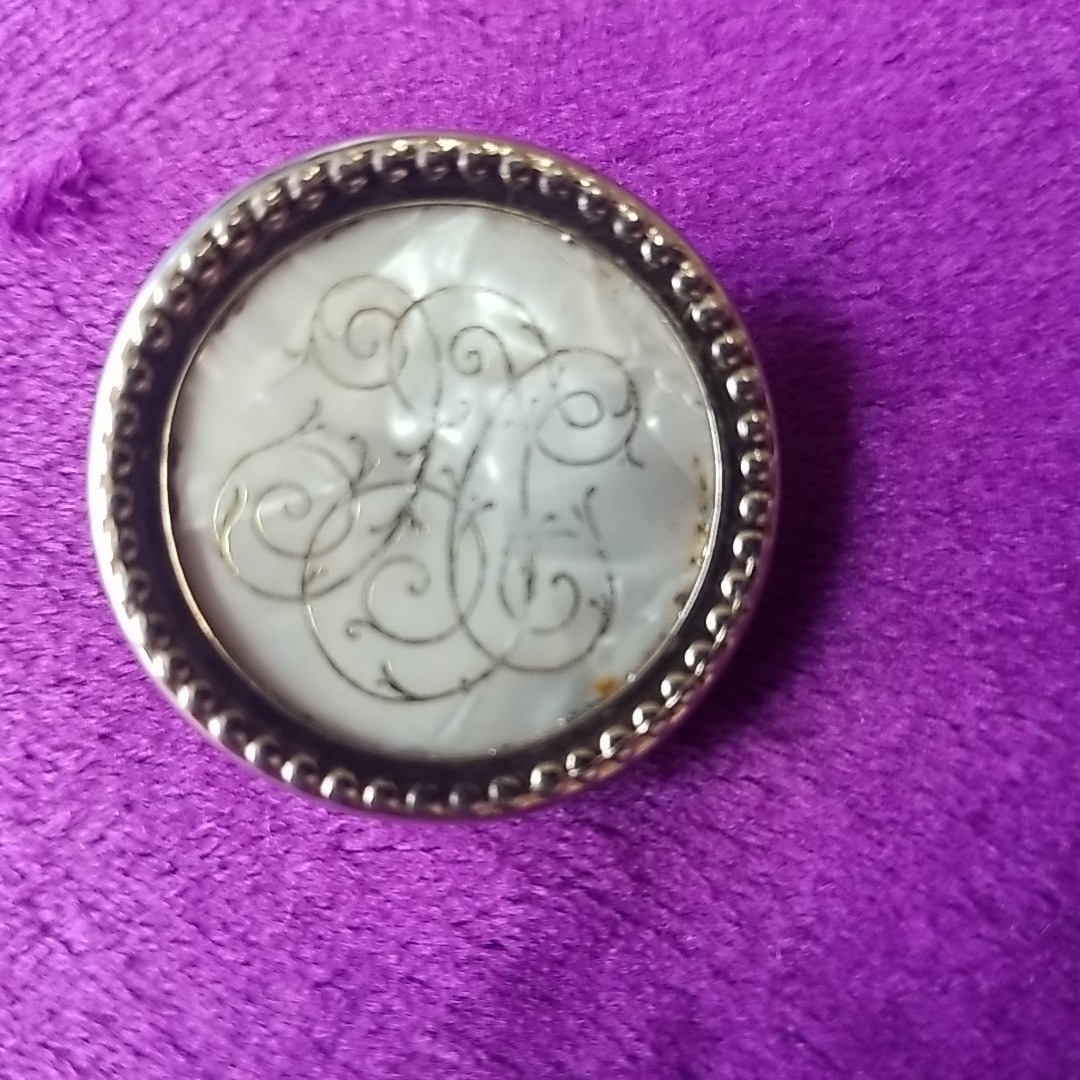 Vintage General Mfg Co USA Seamstress Magnetic Pin Holder Brooch Mother of Pearl