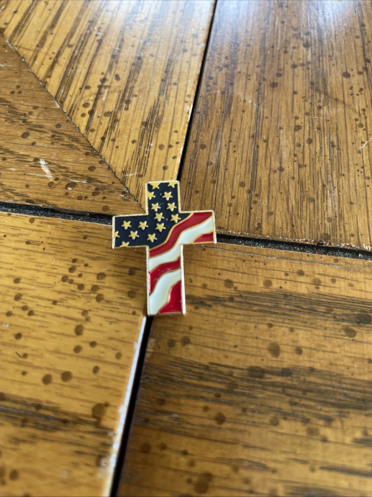 USA CHRISTIAN CROSS AMERICAN FLAG LAPEL PIN
