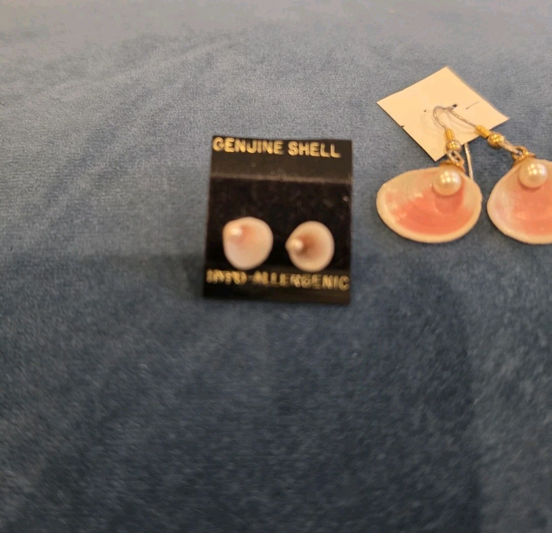 Vintage Natural Sea Shell Earrings Lot 2 Pairs Boho Coastal Dangle Stud Pearl