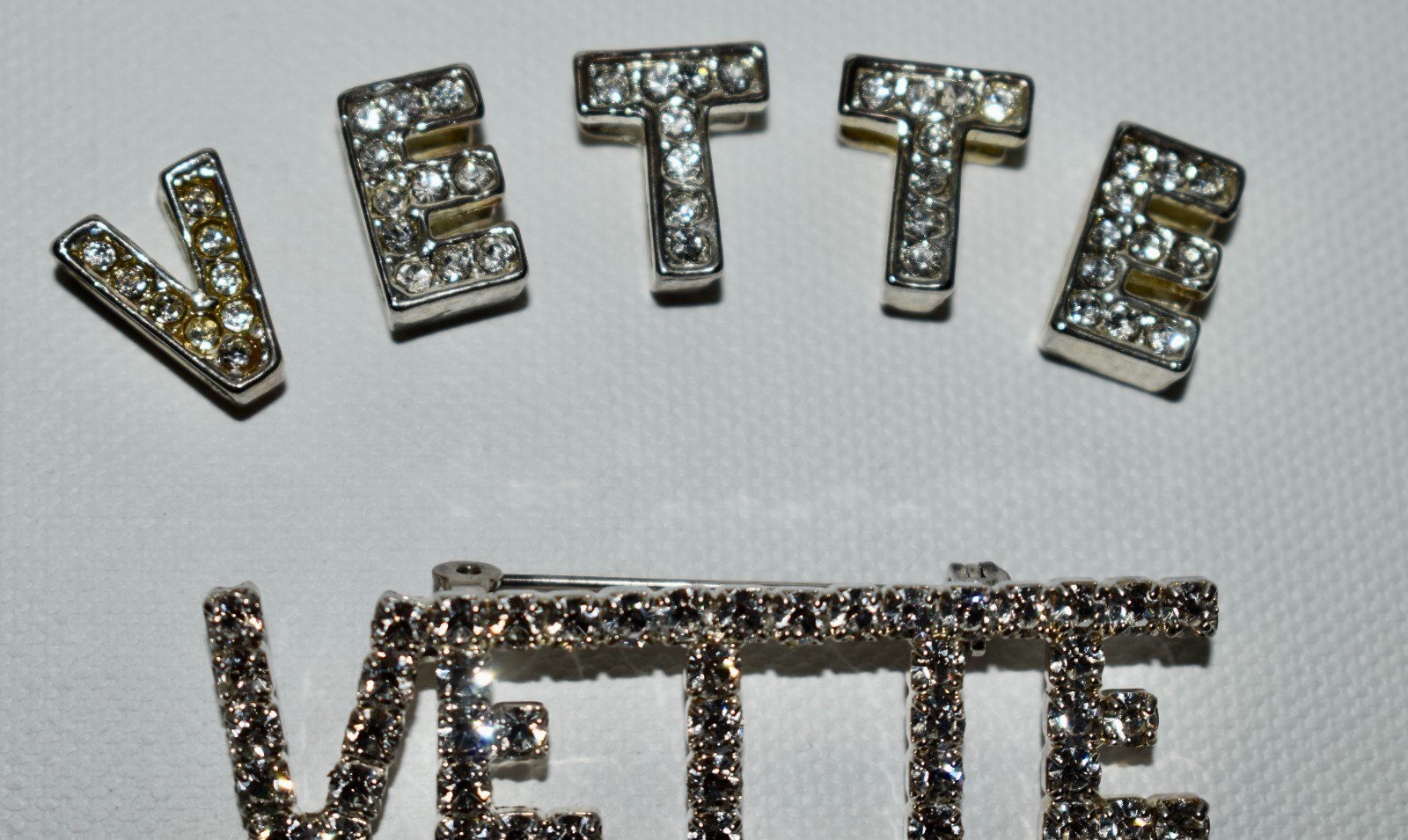 Sparkly Rhinestone VETTE Pin Brooch Silvertone 2.25″L CORVETTE + Letter Sliders