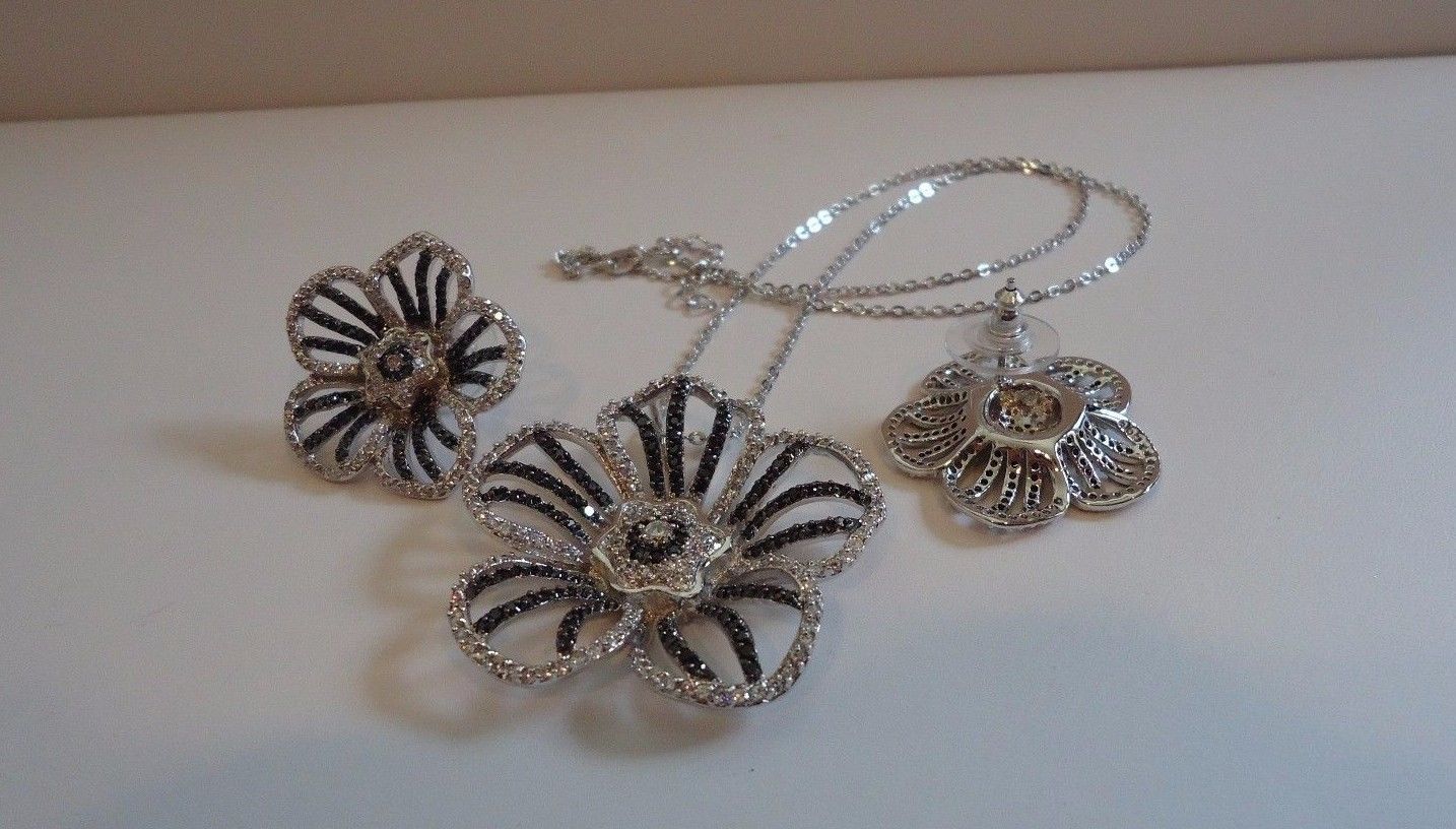 925 STERLING SILVER FLOWER PENDANT NECKLACE & EARRING 11 CT LAB SIMULANT DIAMOND