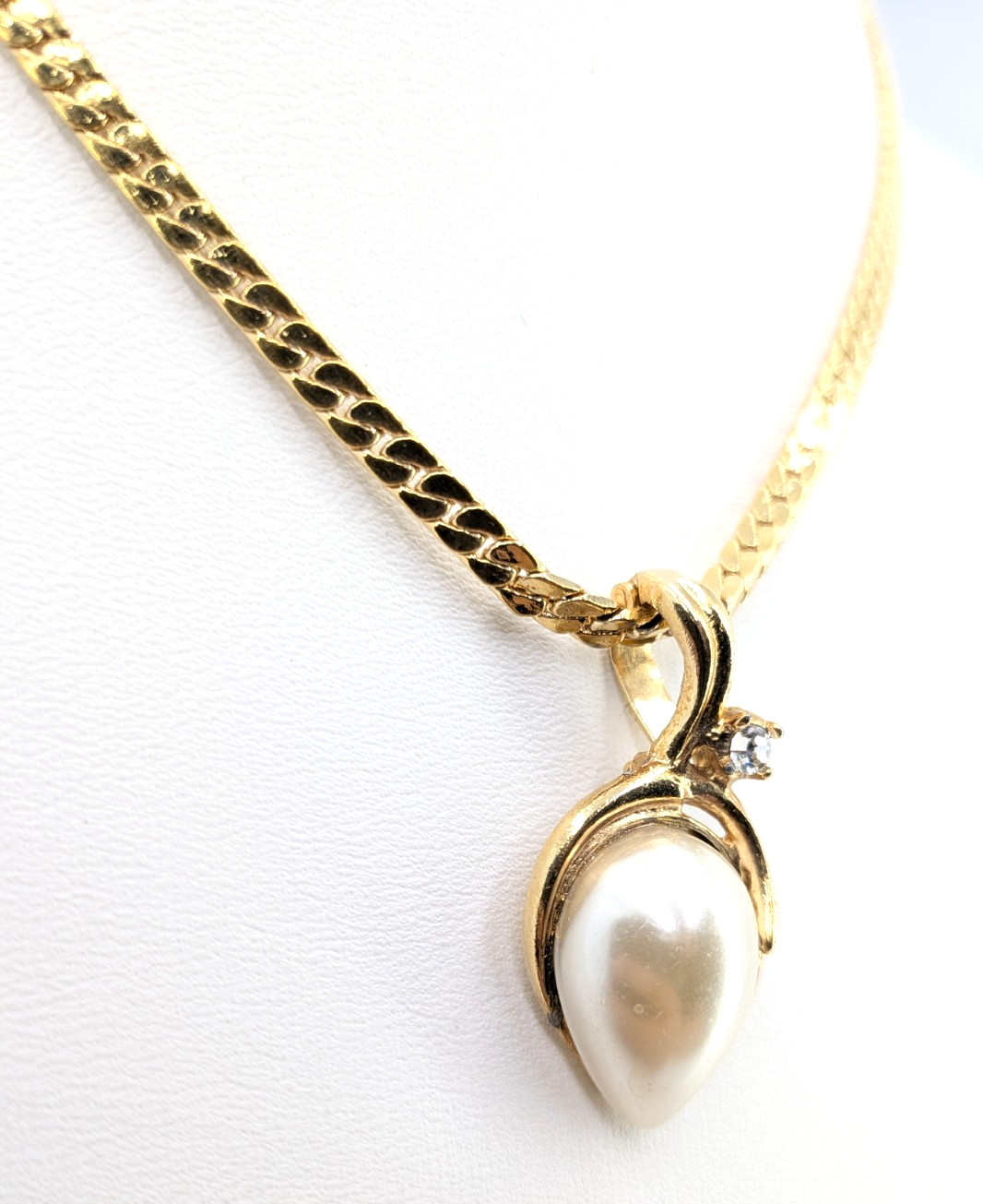 Roman Faux Pearl Pendant Necklace Rhinestone Avon Gold Tone Chain 17 in Signed