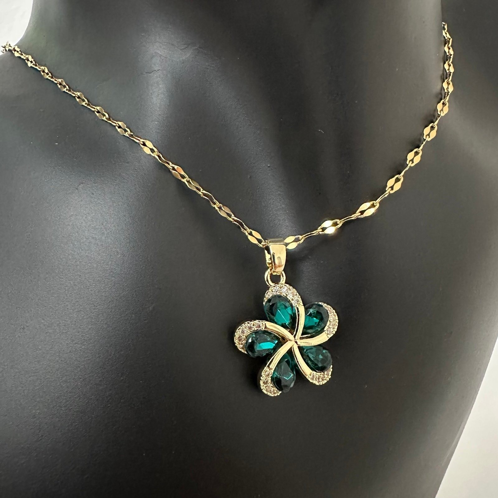 Women’s Green Flower Pendant Cable Chain Gold Plated Necklace Adjustable Zircon