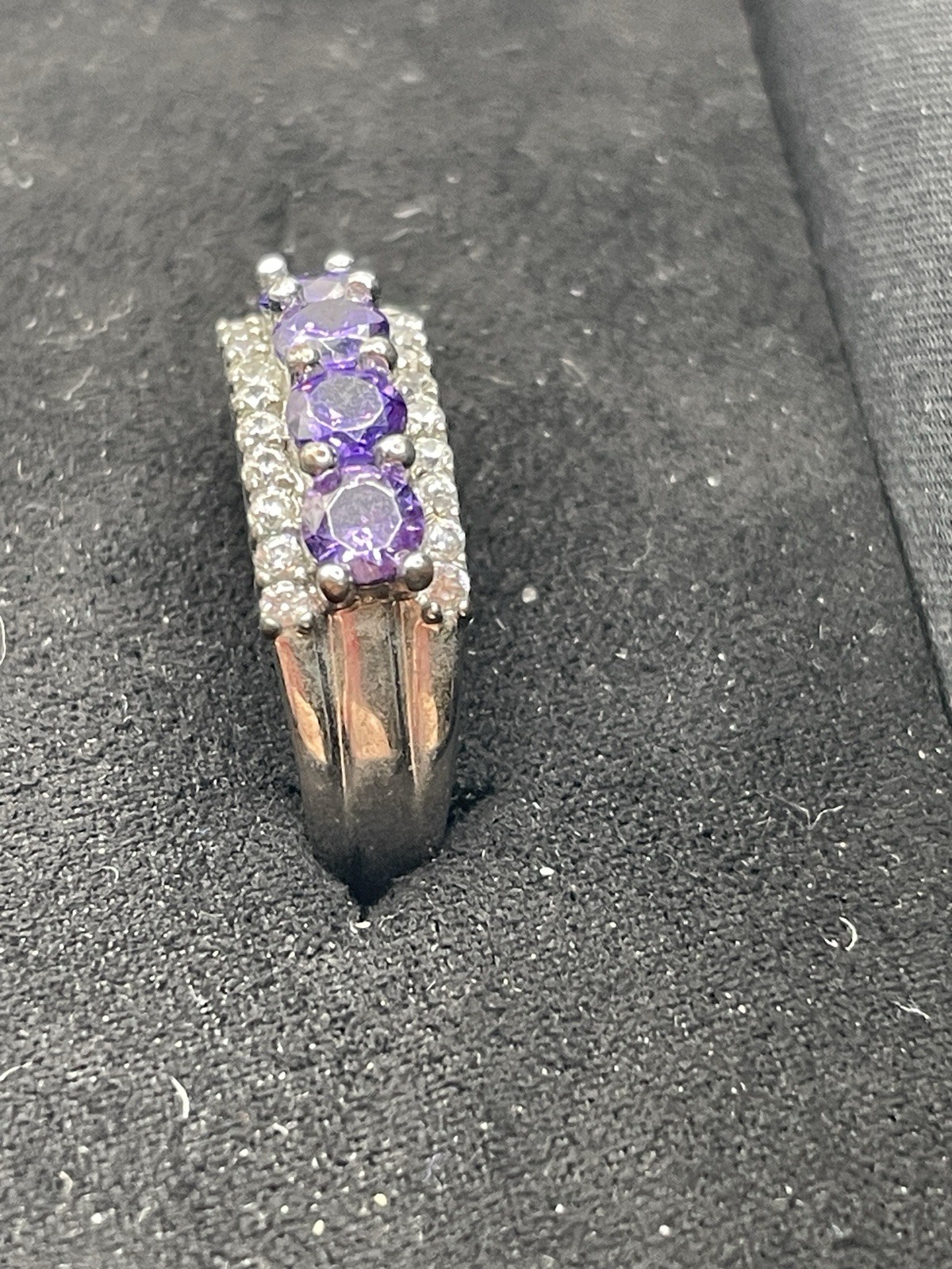 Silver ring with unknown 4 purple stones 10 tiny clear chip stones size 9