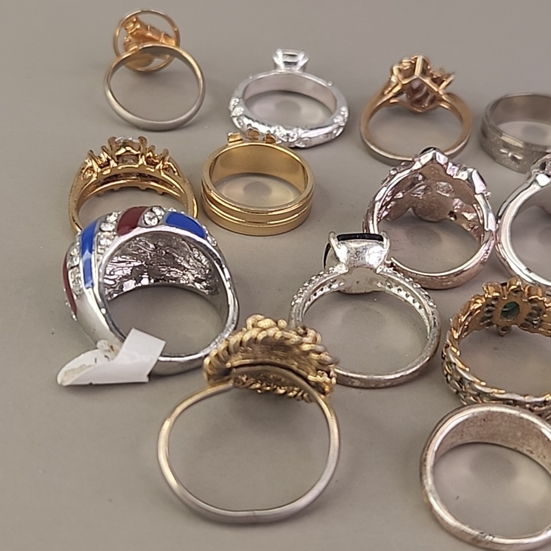 Ring Lot of 16 Rhinestones Multi Tone Various Sizes 6-8