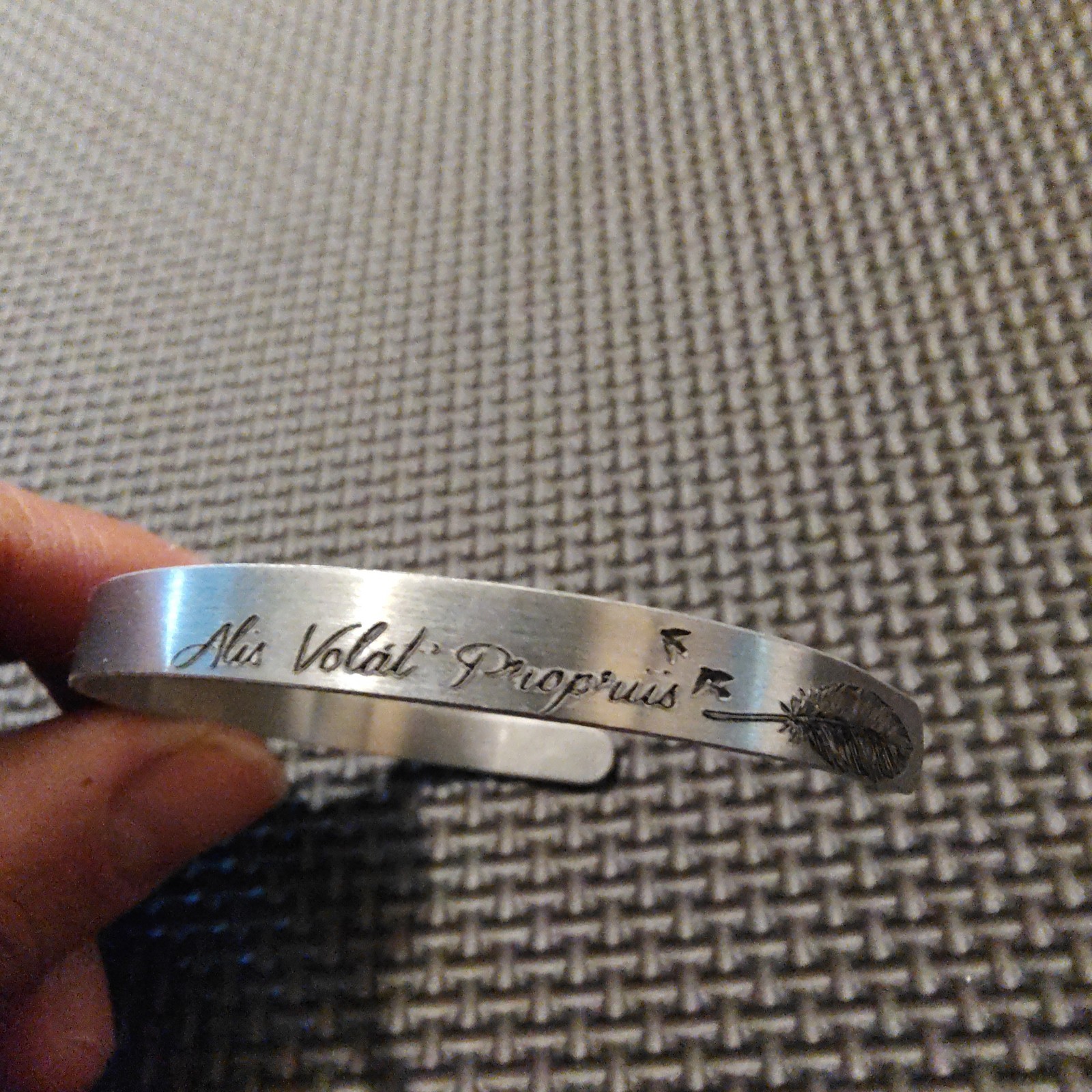HANDMADE CUSTOM Aluminum Alis Volat Propriis Engraved Cuff Bangle Bracelet 6mm