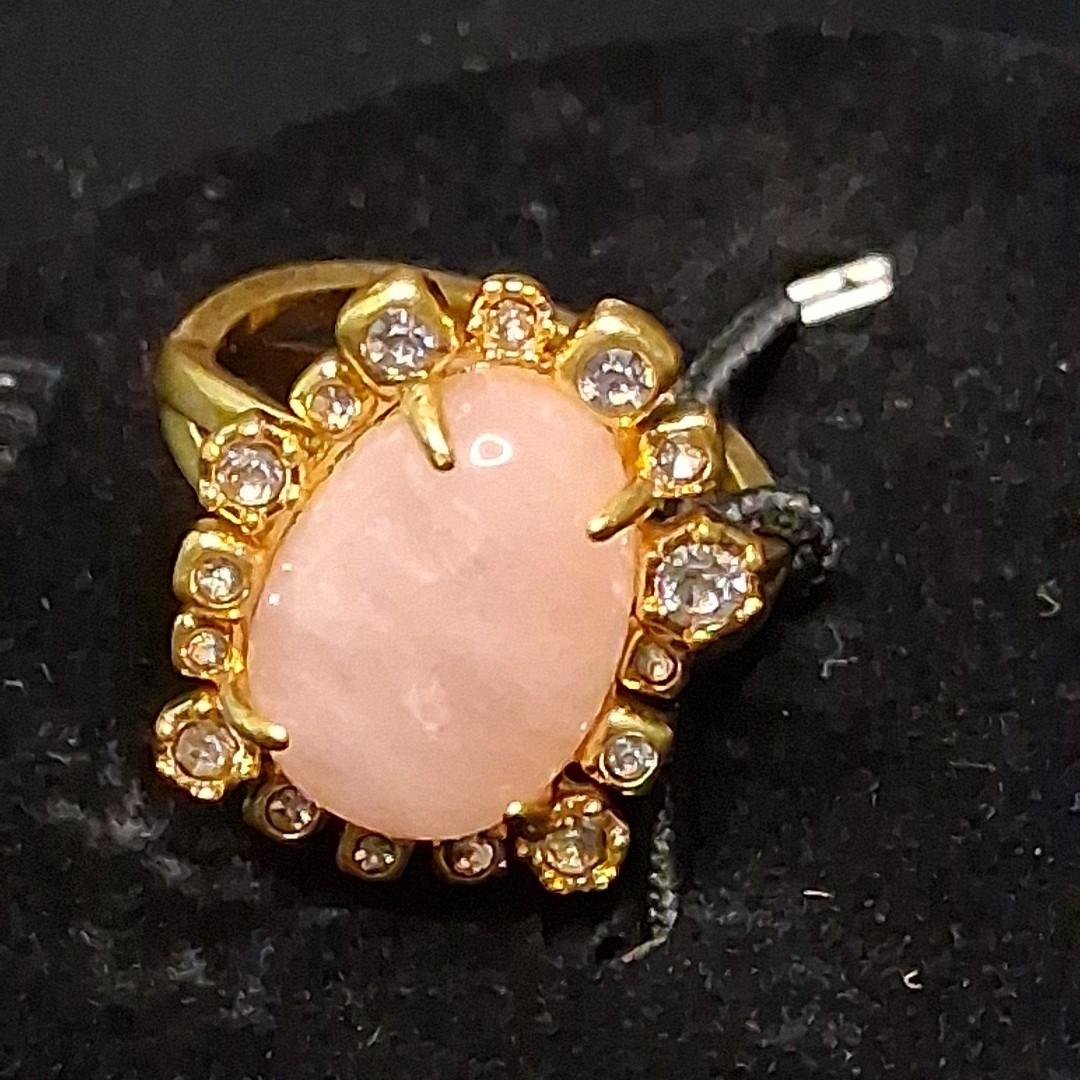 MIMCO Majesty Ring Pink Quartz Whit Crystal Gold Tone. NWT 15.271