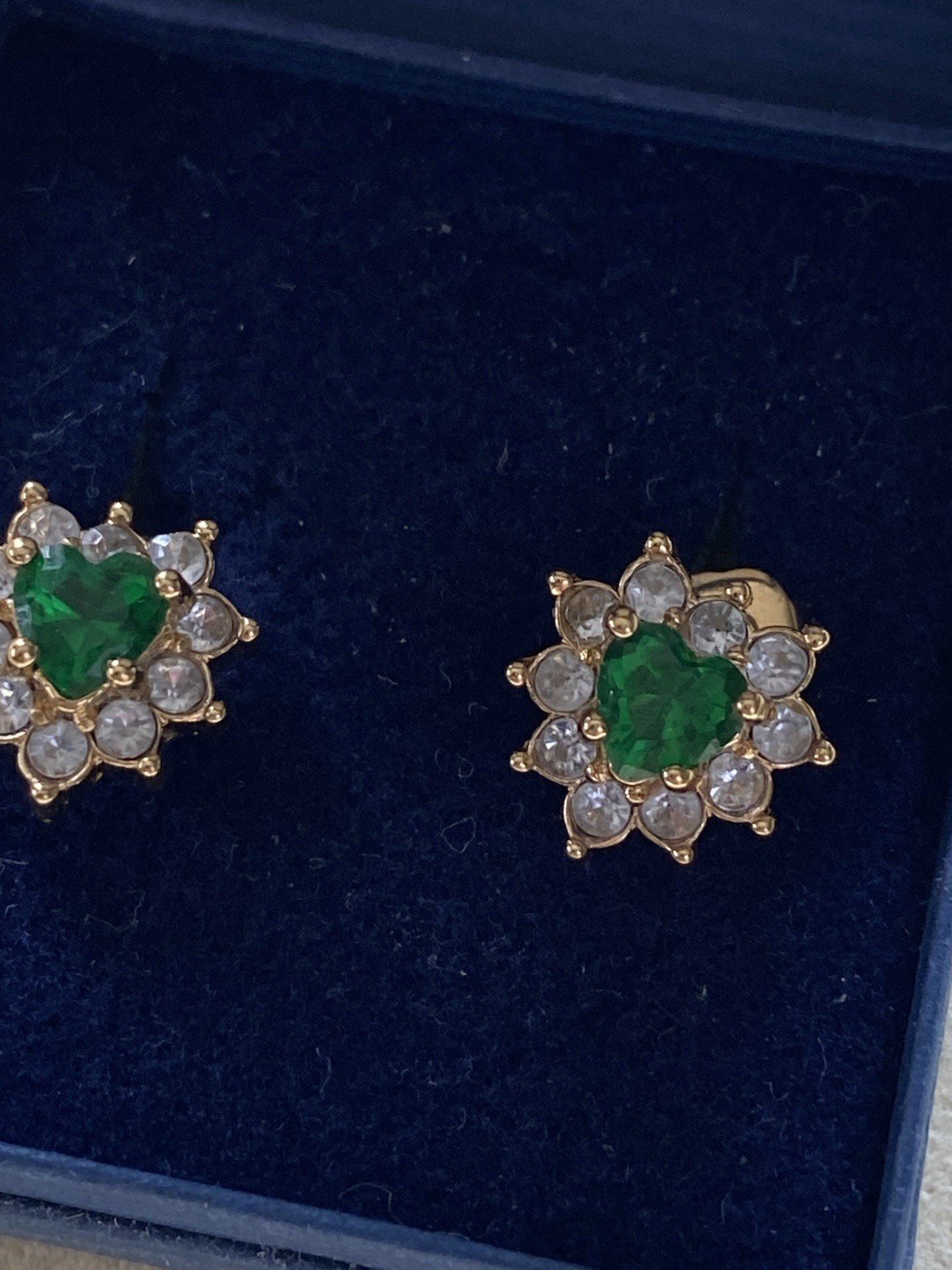 Vintage Gold Tone Emerald Green Heart Halo Cluster Stud Earrings Starburst