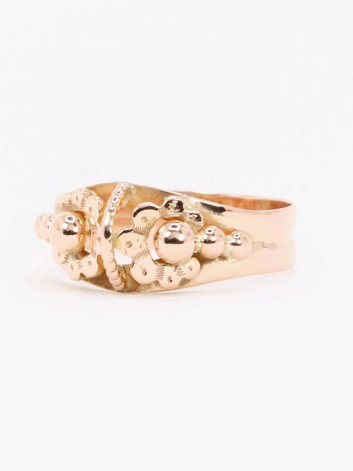Art Nouveau flower ring in rose gold