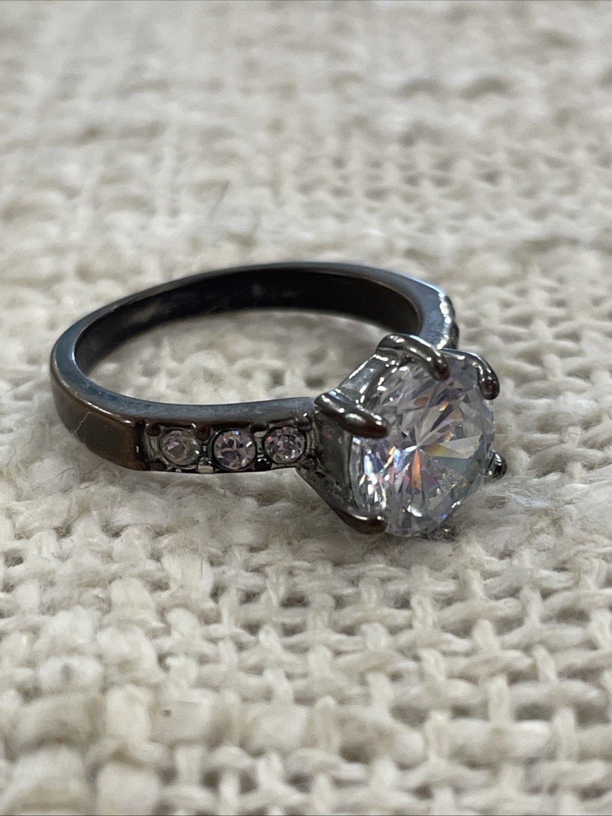 Silver Toned Round Clear White Gem & Accent Stones Band Ring Size 8
