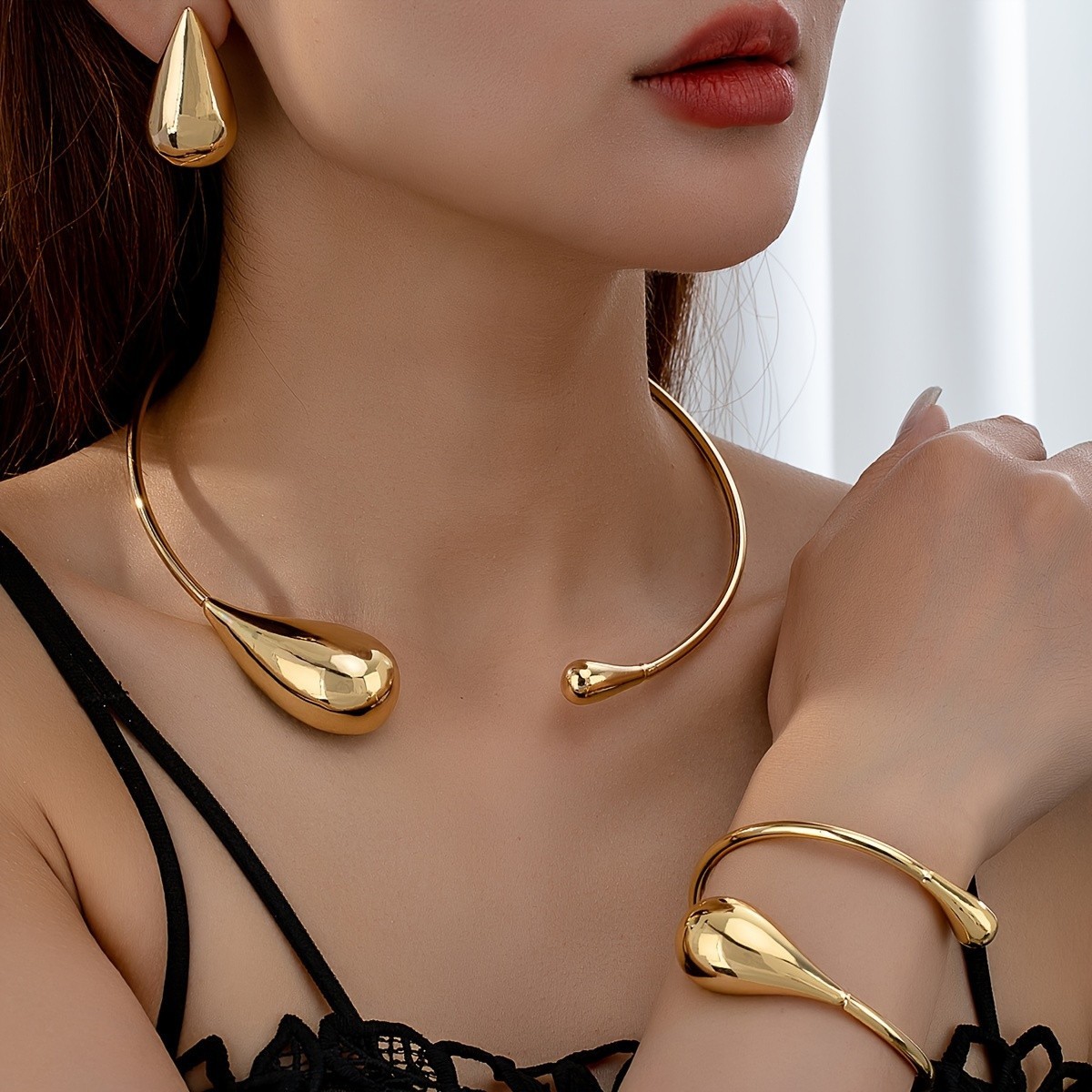 Women’s Vintage Teardrop Jewelry Set Necklace Bracelet Earrings 3-Piece Alloy