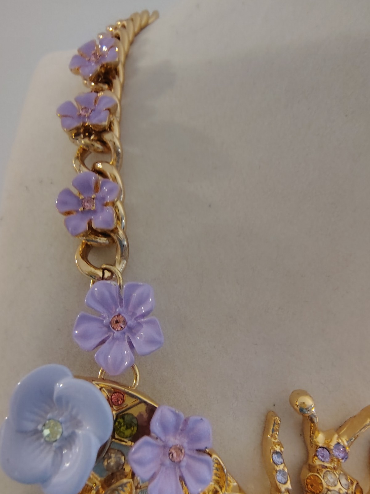 ​Betsey Johnson Flower Show Bee Statement Necklace Purple Lavender Rhinestone