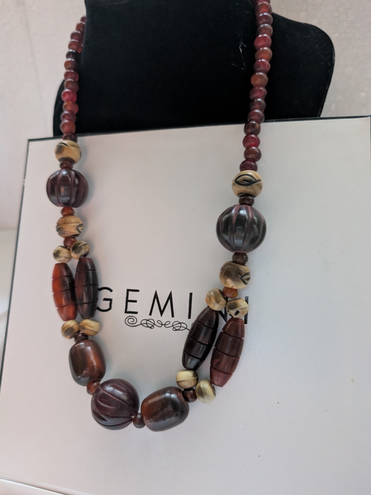 Vintage Red & Brown Faux Wooden Resin Beaded Necklace Engraved 69g & 22″ Long