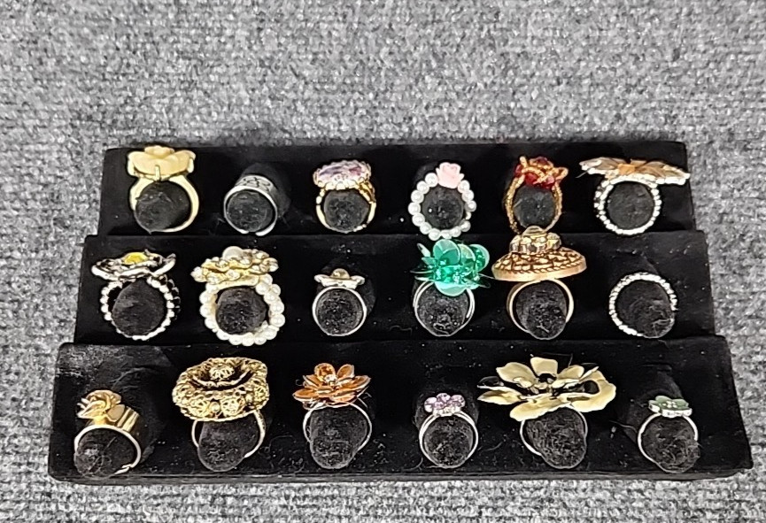 Jewelry 18 Flowered Rings Adjusts Sized Stretch See Description Lot #250