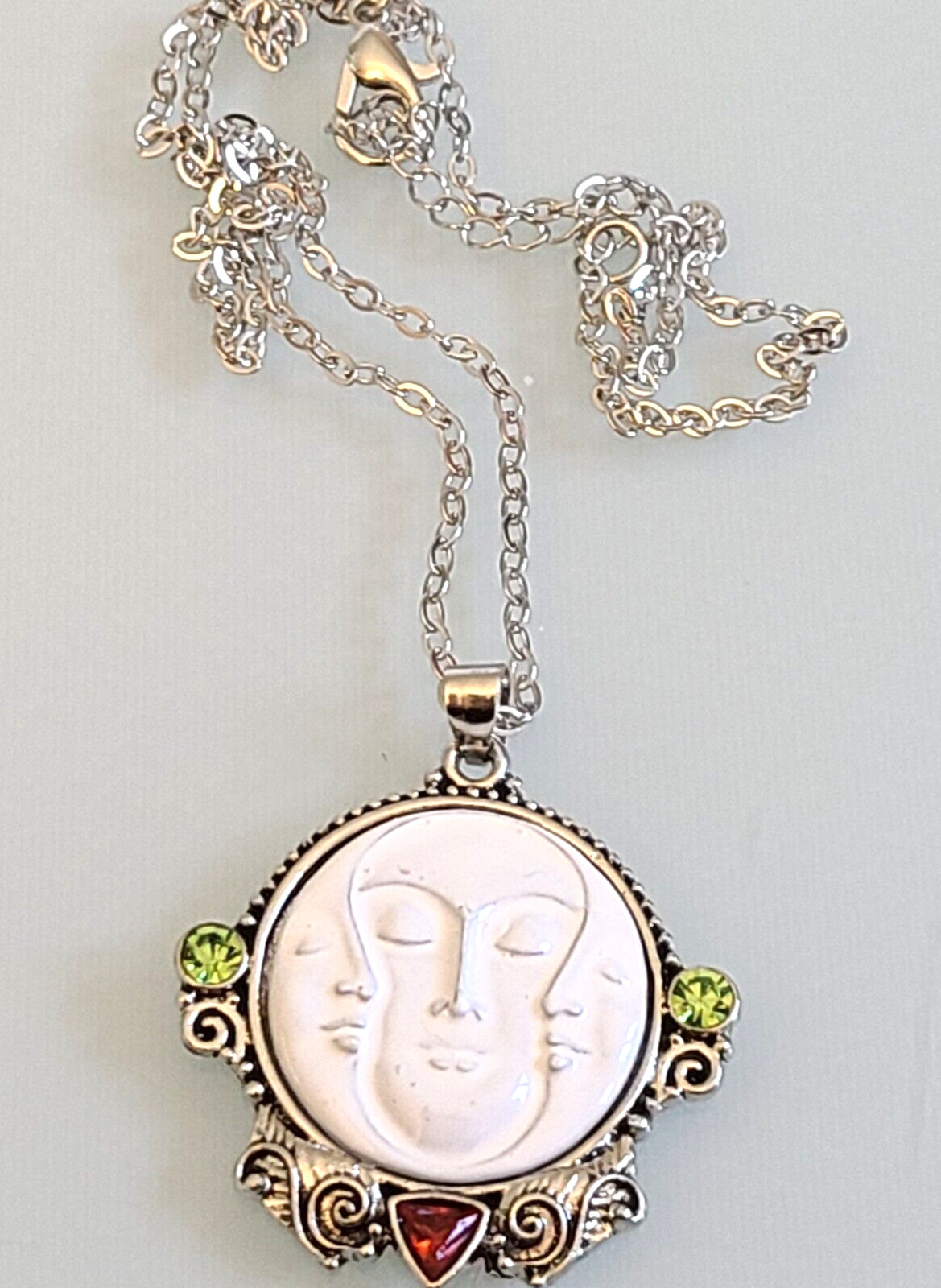 UNUSUAL TRIPLE MOON FACE NECKLACE FULL MOON WITH TWO CRESCENT MOONS CARESSING