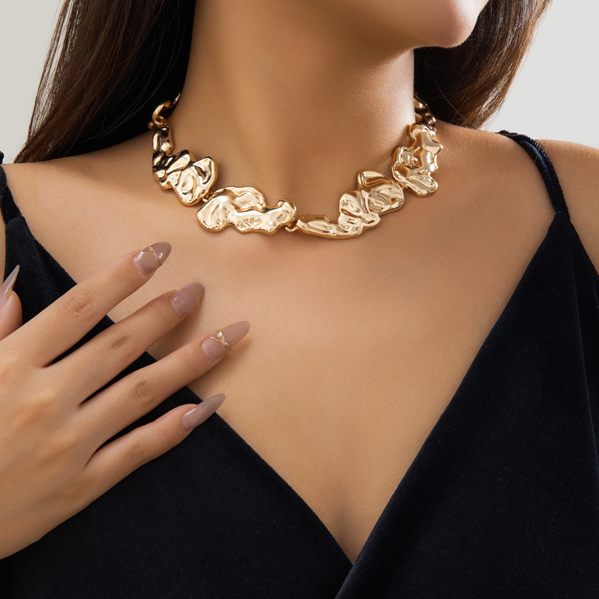 Irregularly shaped ruffled choker necklace – a metallic lava necklace for women