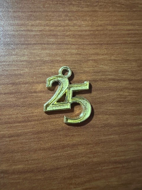 Graduation Tassel Charm Yeardate 2025 – gold or silver