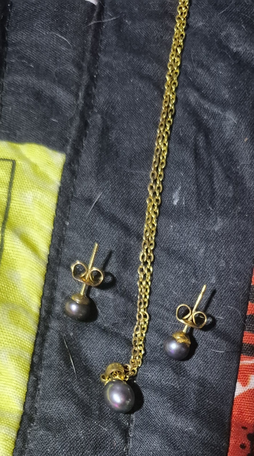 18kt Gold Necklace Pearl Pendant & Stud Earrings Set w/ 3 Gray Round Pearls