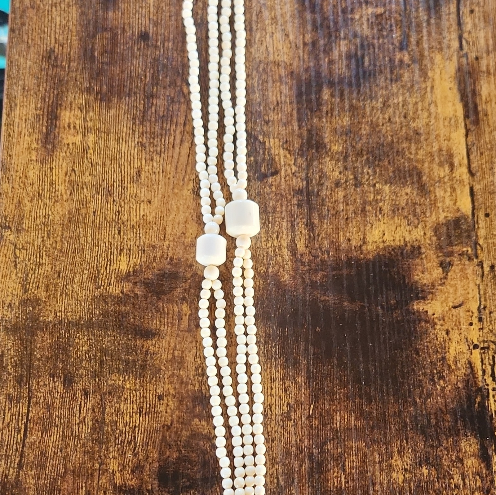 White Plastic Beaded Necklace Ball/Bead Chain Elephant Charm Pendant No Stone